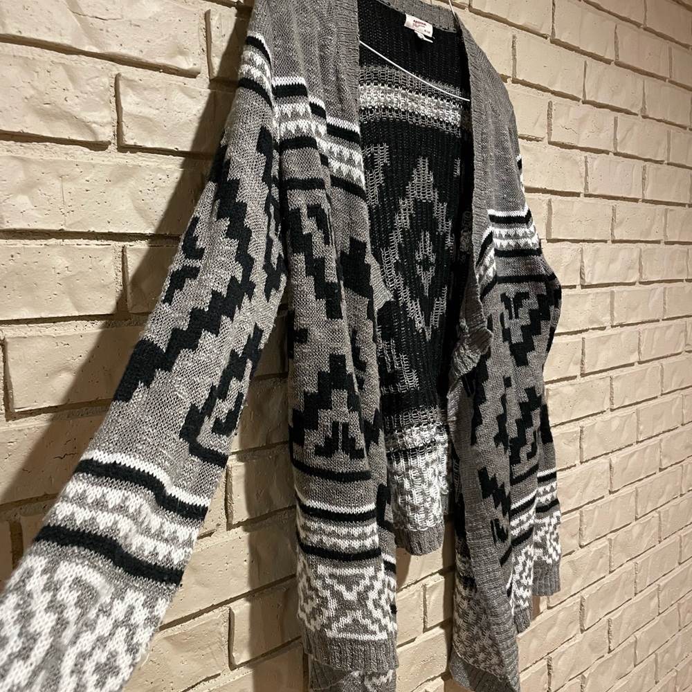 Aztec Pattern Cardigan - Picture 4 of 4